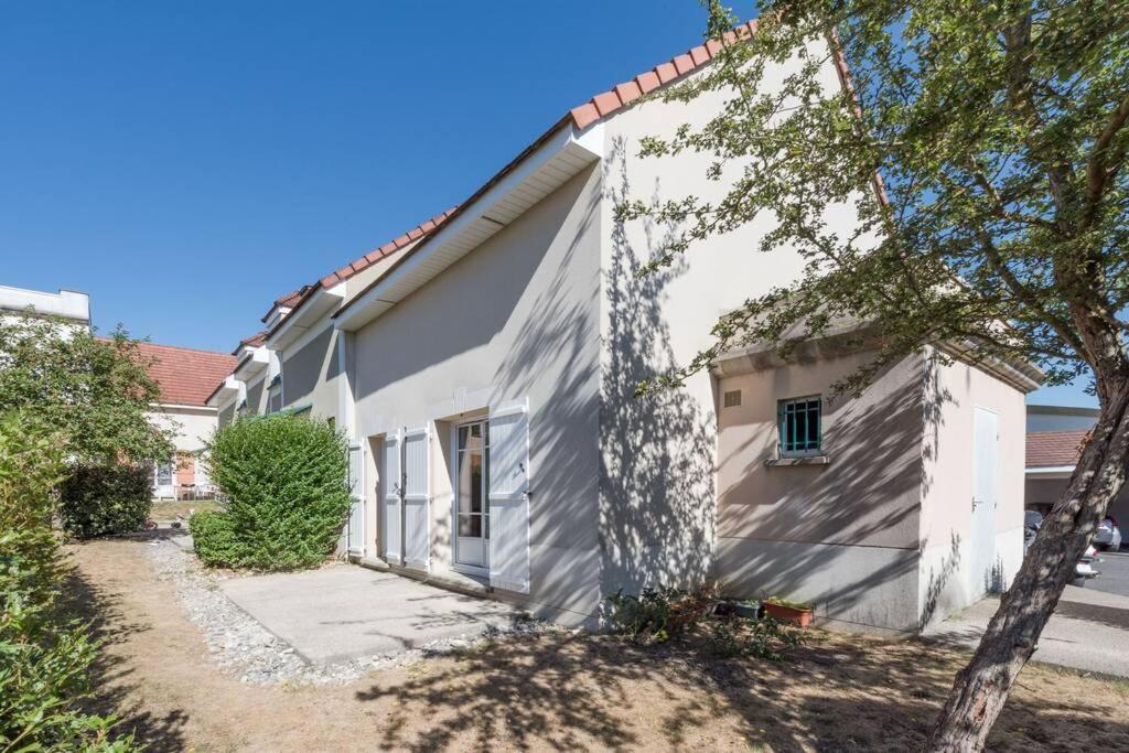 Guest House III Magny-le-Hongre Kültér fotó